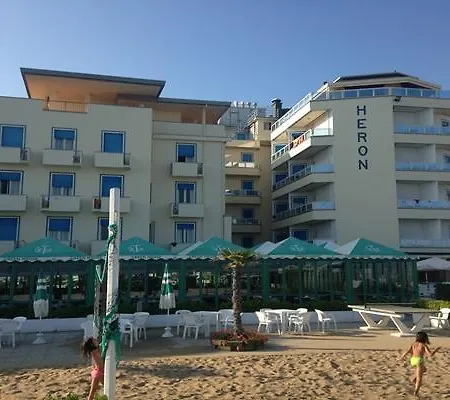 Hotel Heron 3*