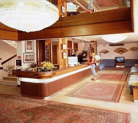 Hotel Heron 3*